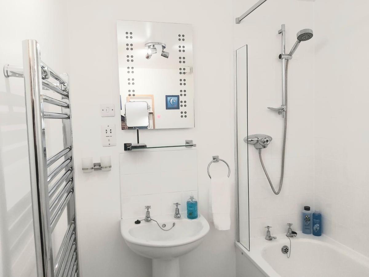 Inverness City Centre Apartment With Elevator And Google Chromecast Екстериор снимка