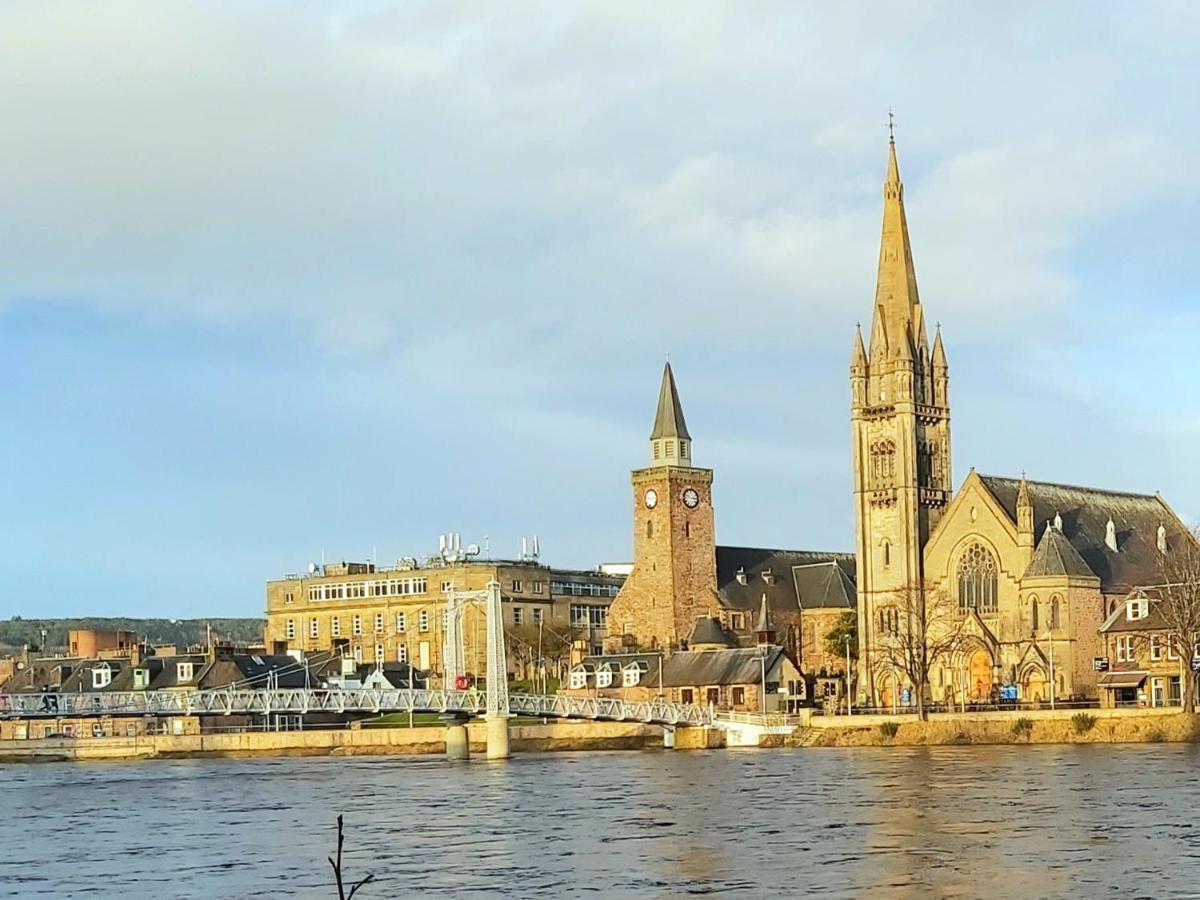 Inverness City Centre Apartment With Elevator And Google Chromecast Екстериор снимка