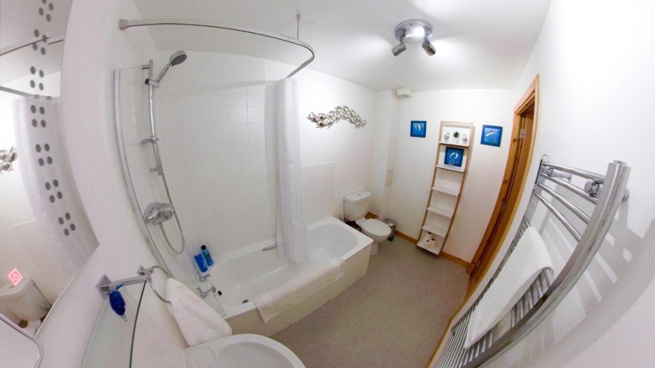 Inverness City Centre Apartment With Elevator And Google Chromecast Екстериор снимка